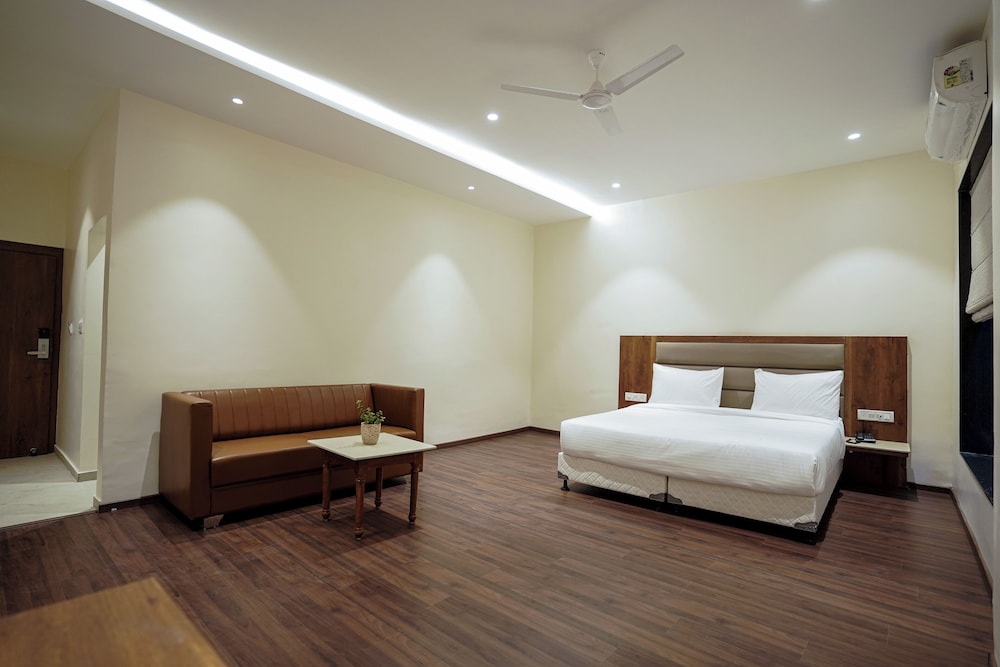THE AMBER HOTEL