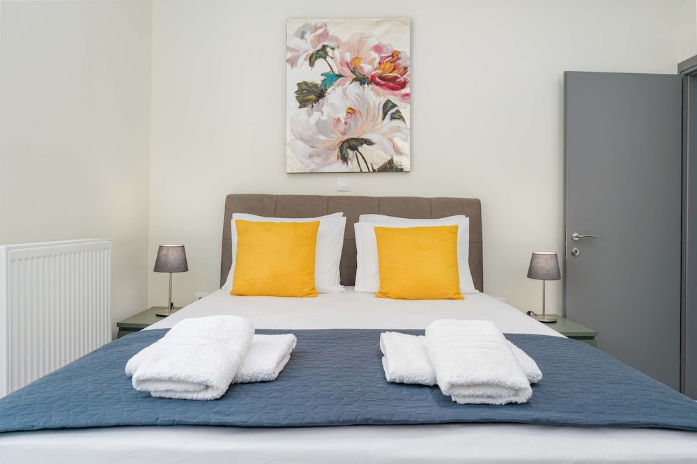 Zografou Bright Getaway - Athens City Escape