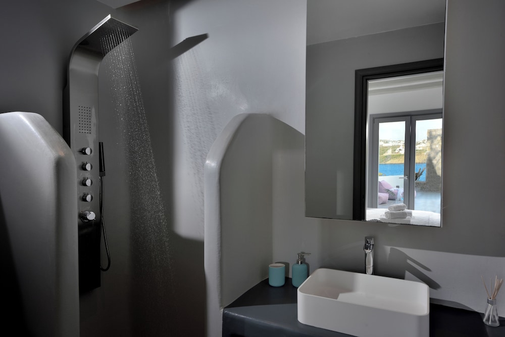 Villa Sapphire 6BR Hot Tub & Pool Ornos