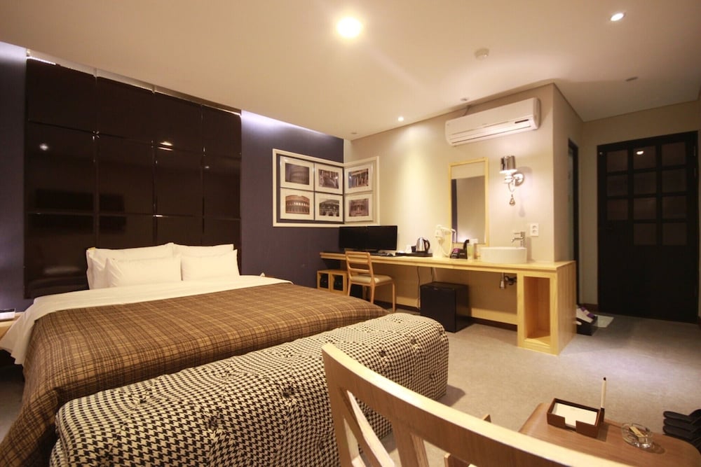 hotel room
