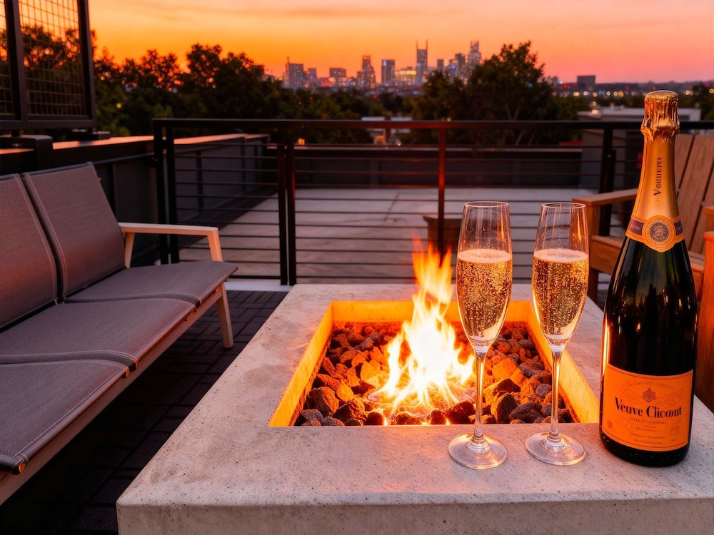 Luxe 4BR With Fire Pit Grill and City Views