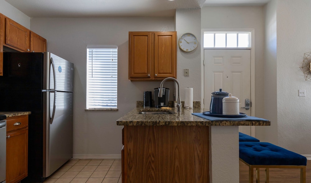 Amazing Family Townhouse Minutes From the Parks