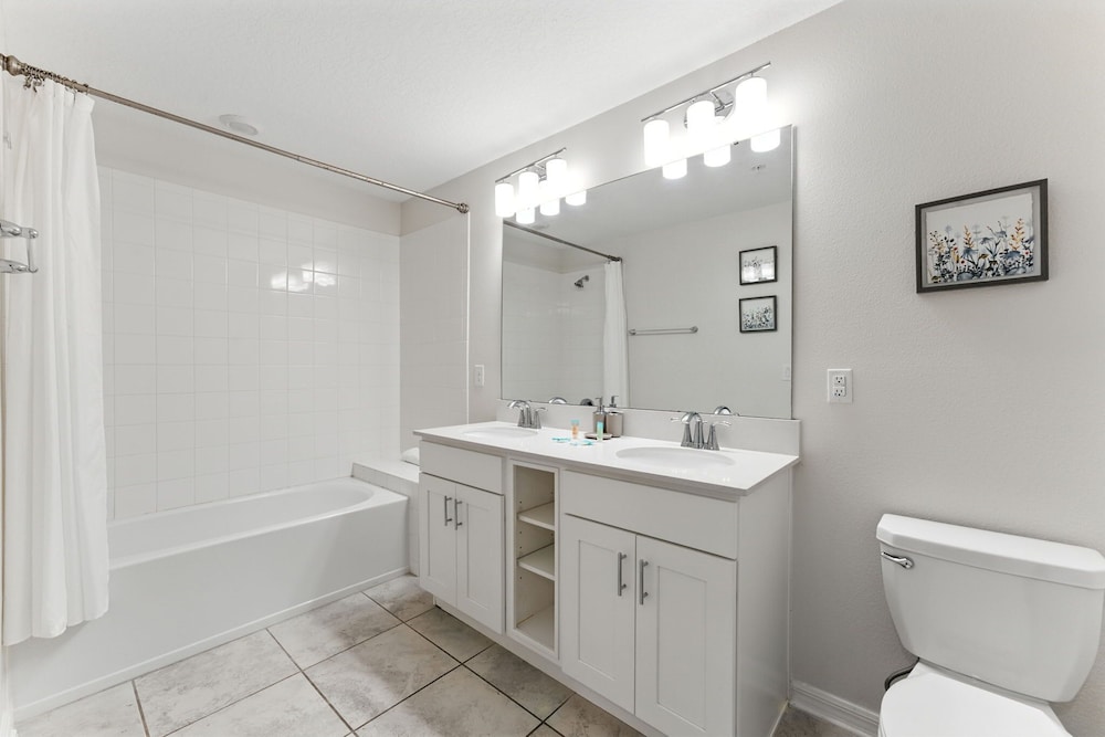 Elegant 2BR in Storey Lake Top Location