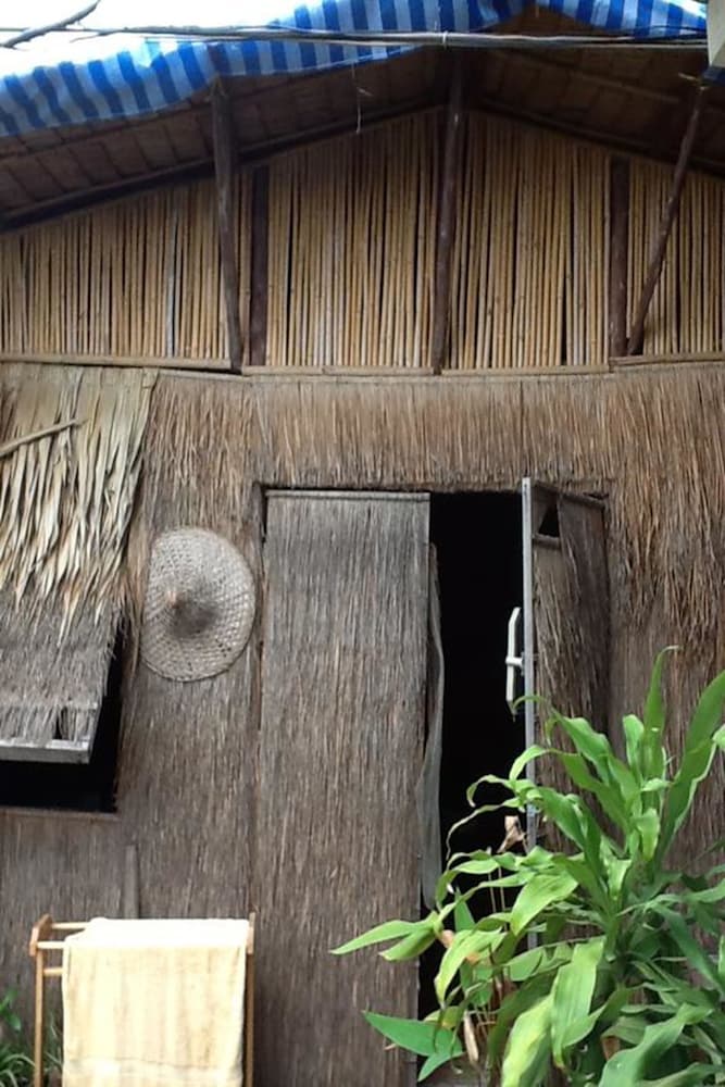 New Phiman Riverview Guesthouse - Hostel