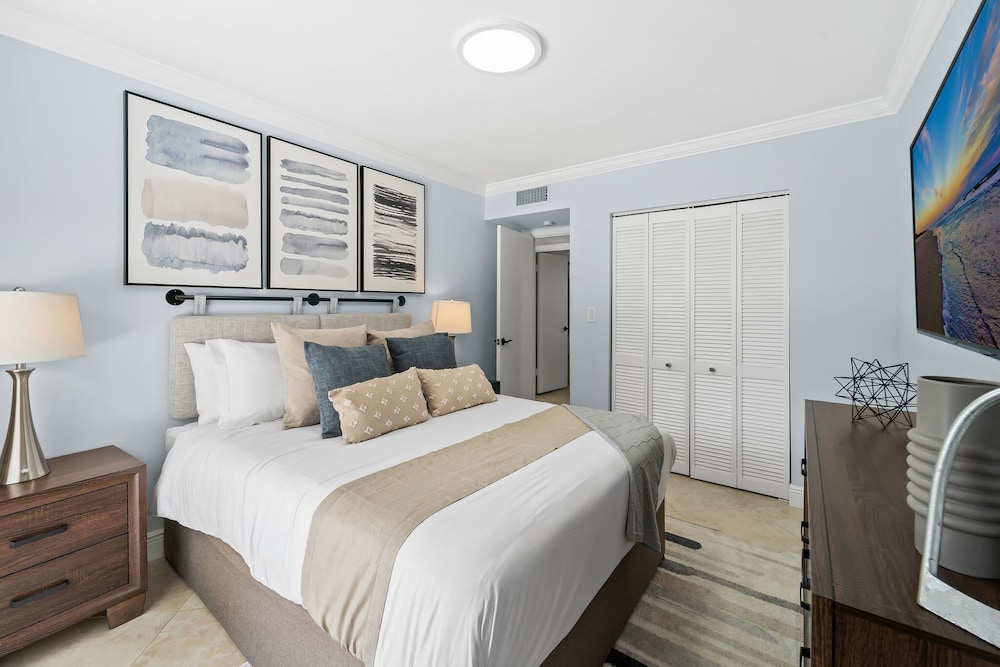 4BR Intracoastal Retreat With Pool, Games & More!