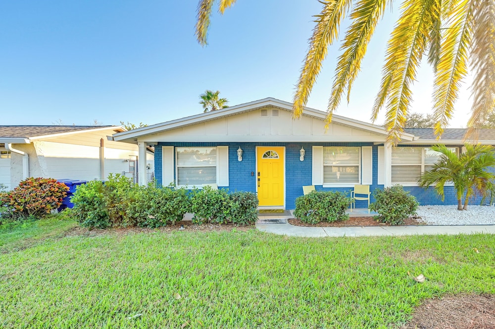 Holiday Oasis w/ Heated Pool: Near Gulf Beaches!