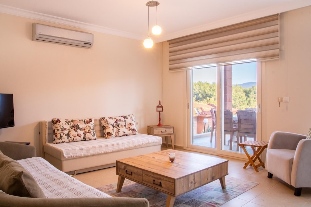 Gorgeous Separate Villa With Pool in Kusadasi view 2