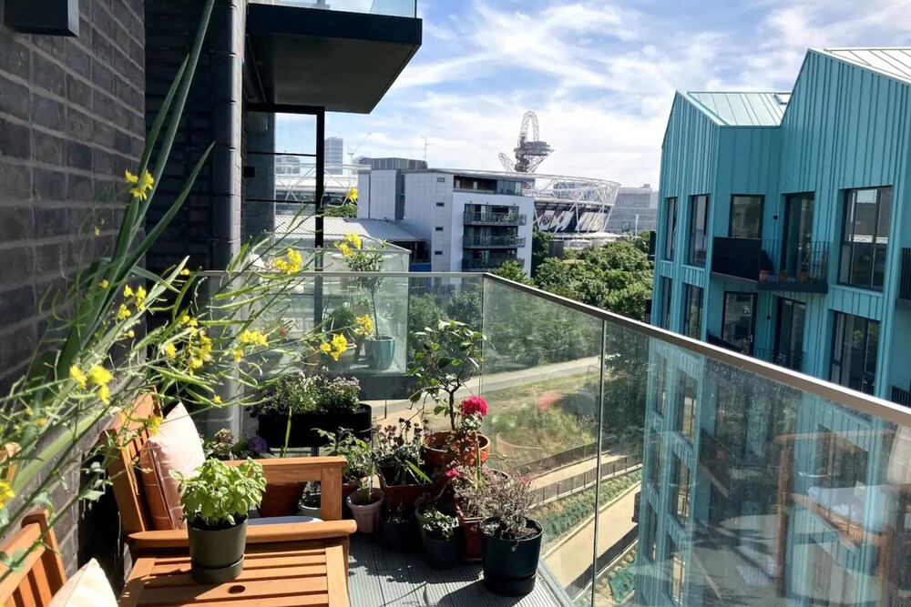 Bright 1 Bedroom Apartment in Hackney Wick With Balcony