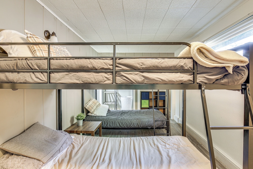 < 1 Mi to University of Oregon: Eugene Home