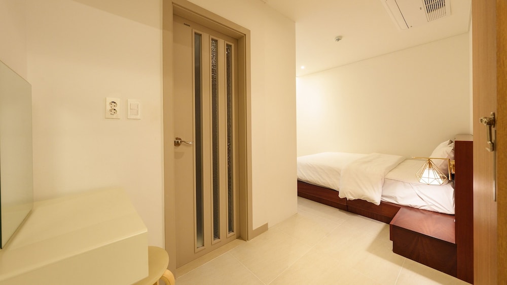 Taean Holy Dog Pool Villa