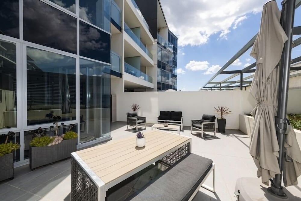 Accommodate Canberra - Lakefront
