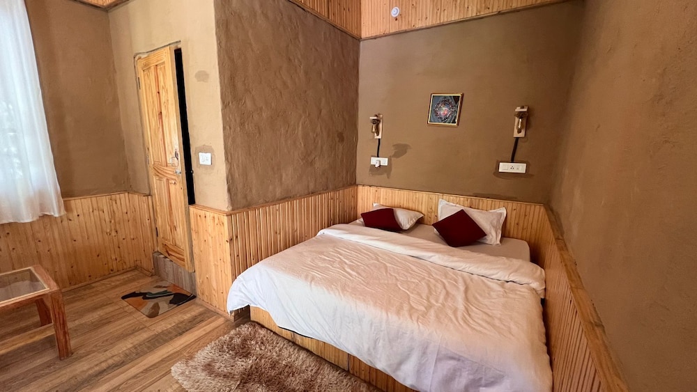 Tirthan Village Resort