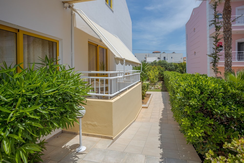 Cosmi Apartments by Estia