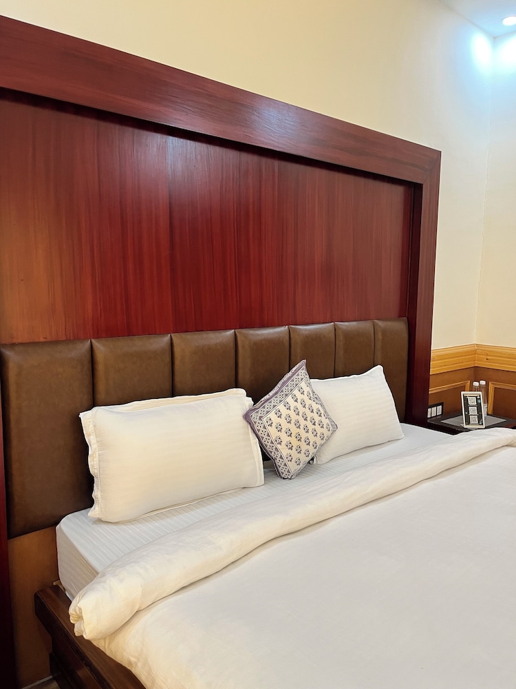 LADAKH COUNTRY INN