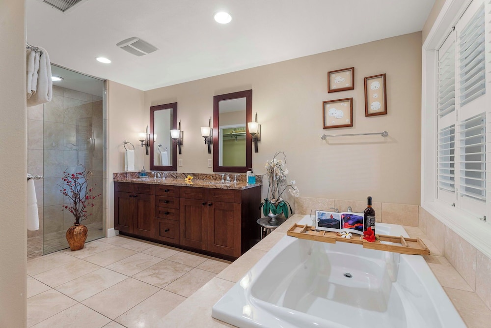 Private Beach Access Includes Concierge Outdoor Spacious Lanai!