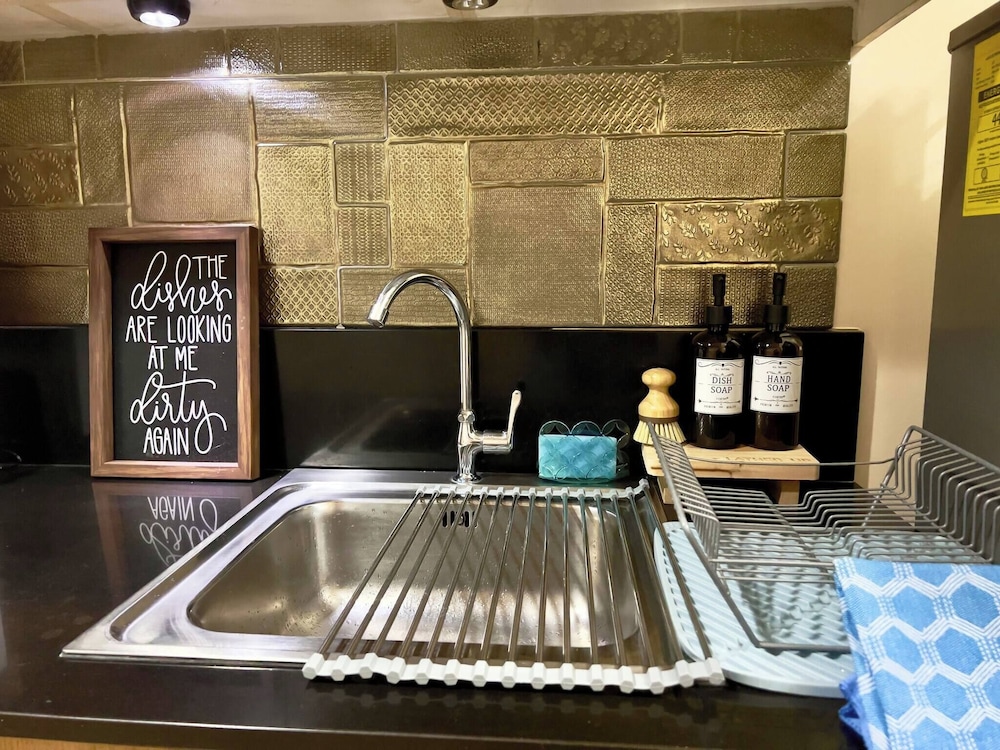 Urban Retreat at Shell Residences With Netflix 300mbps Wifi