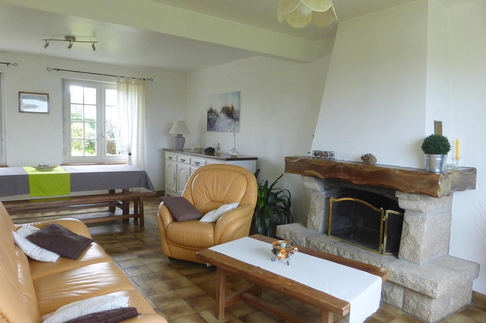 Holiday Home in Port-blanc Near Sandy Beaches