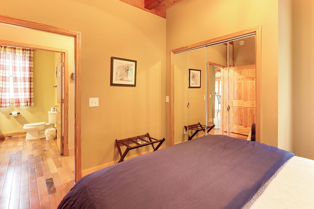 Game Room & Fireplaces: Group Dahlonega Getaway
