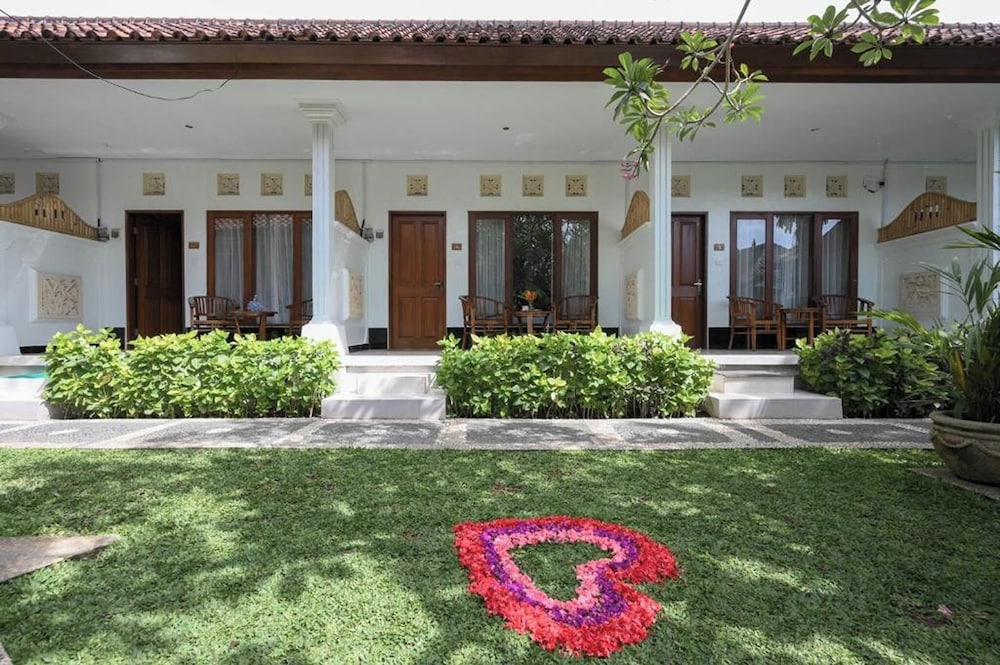 Tiga Naga Villa