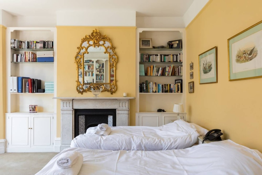 Traditional 5 Bed Family Home Near theTube