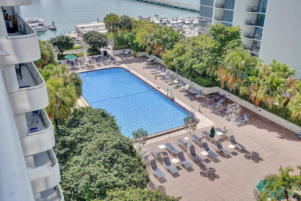 3 Bedroom Condo With Stunning Balcony View