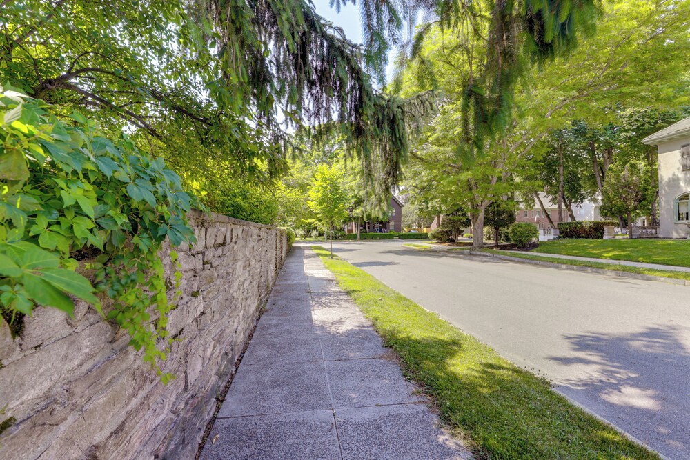 Beautiful & Historic Cottage, Steps to Elm Park
