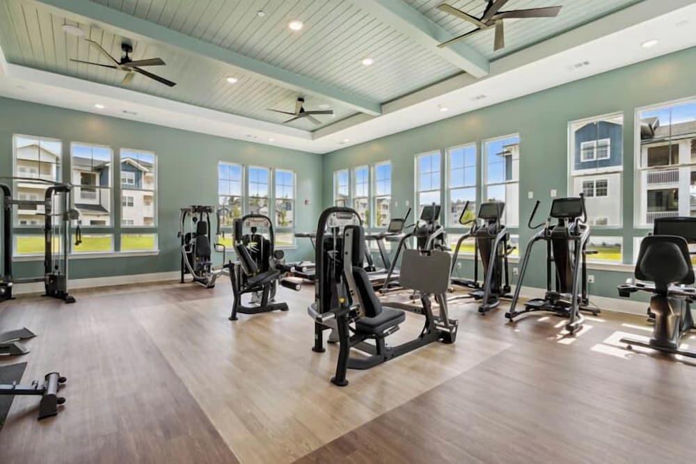 Luxurious Apartments - Pool Gym Bikes