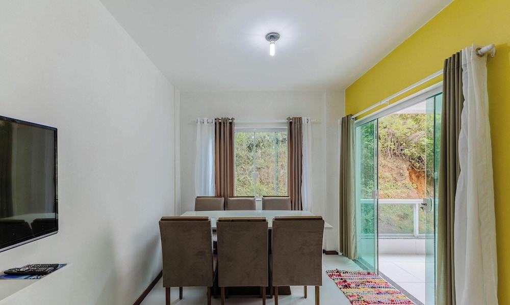 Apt 2 Bedrooms 200 m From the Beach Mao0203