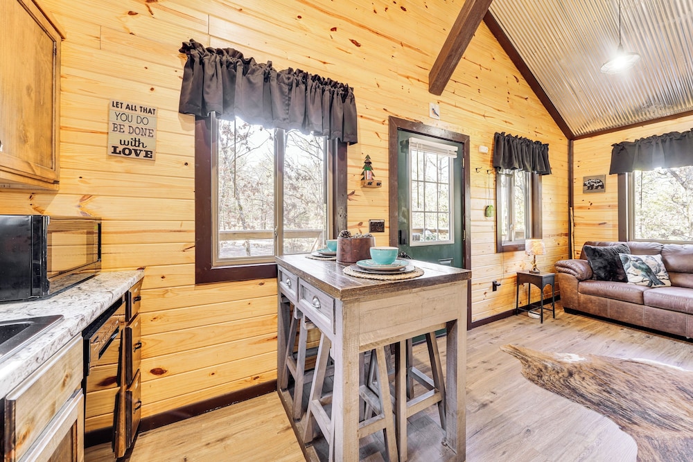 'bluebird Treehouse' Near Kiamichi Mtns w/ Hot Tub