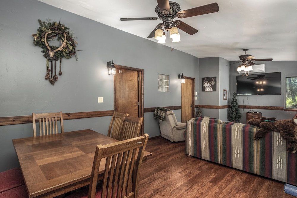Tis Holiday Haus by Ruidoso Vacation Rentals