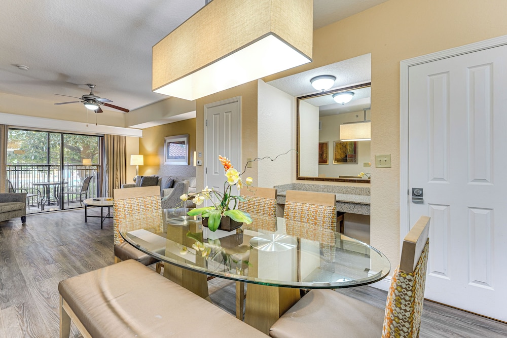 Poolside Bliss & Theme Park Thrills: Orlando Oasis