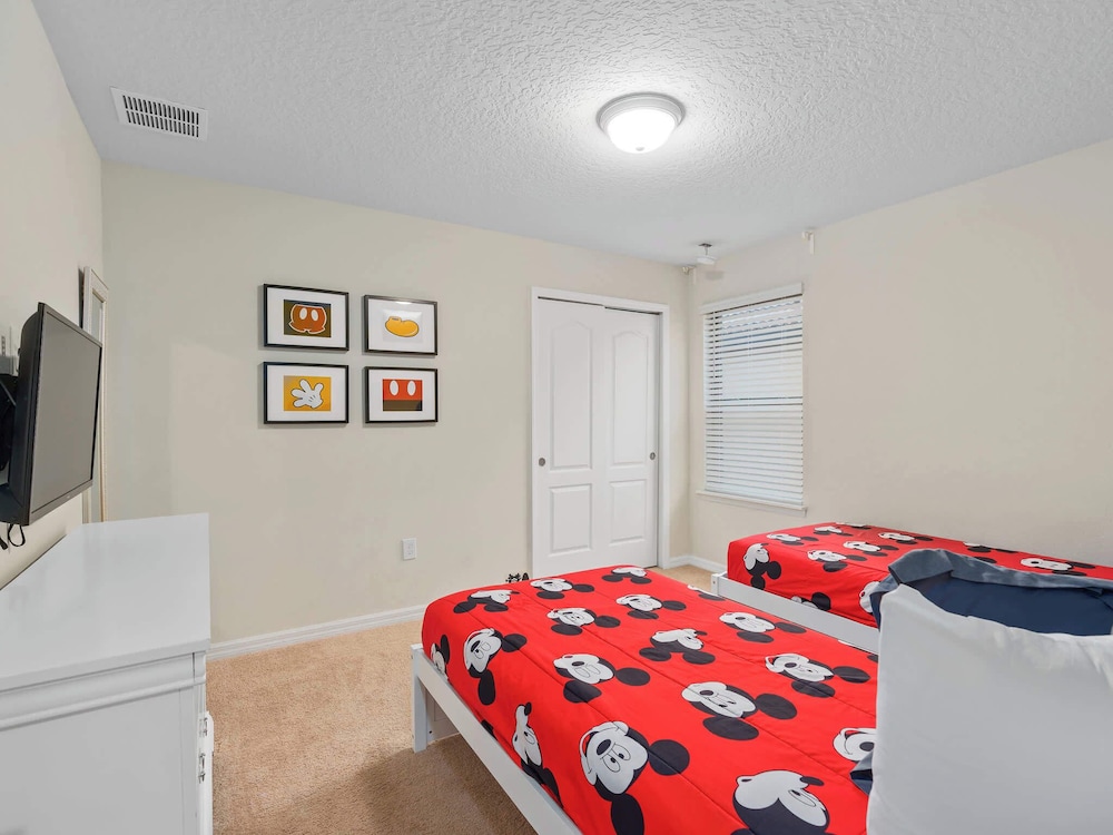 Family Fun Retreat Near Disney With Game Room & Themed Bedrooms
