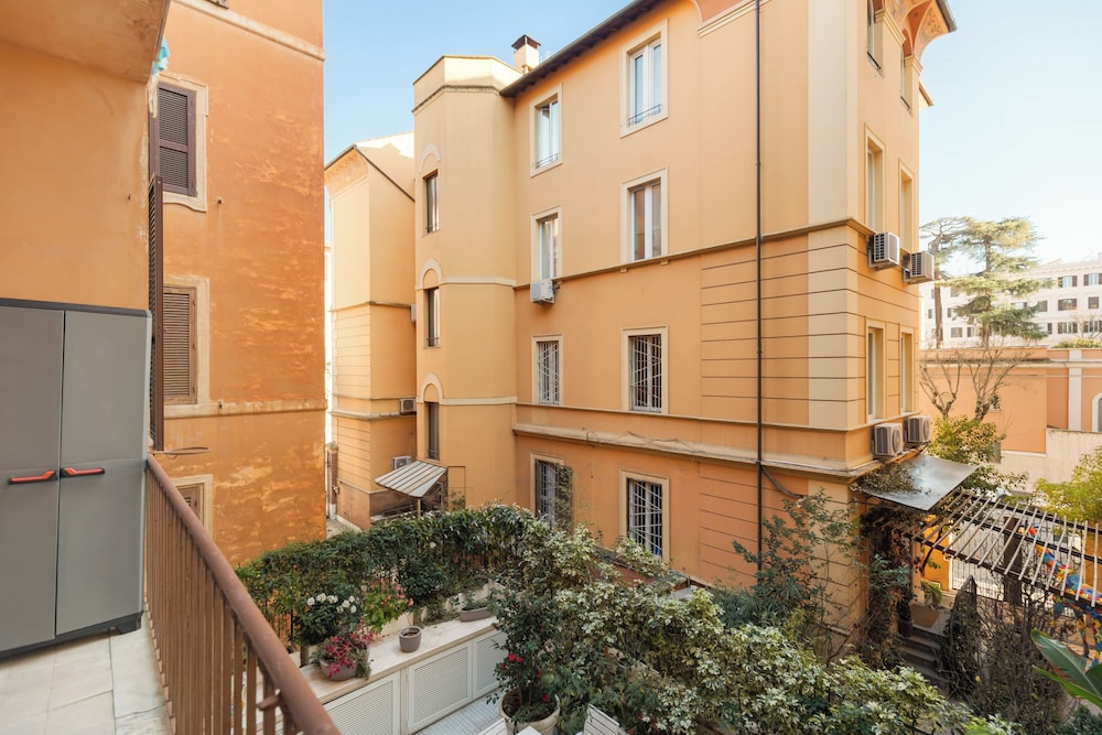 Vatican Beautiful 2Br Apartment With Terrace