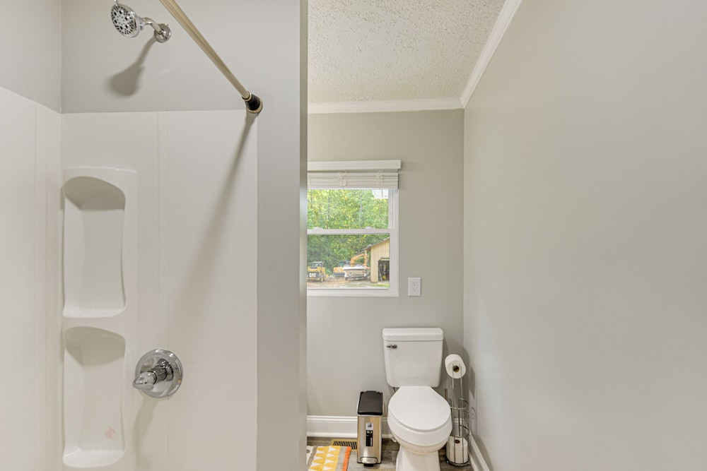 Private Deck & Yard: Home 3 Mi to Dtwn Sanford!