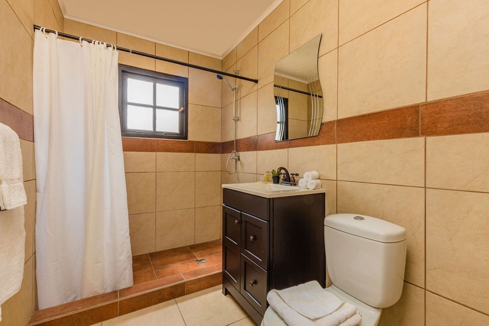 Beautiful 4BR 3BA Villa w Private Pool Jacuzzi