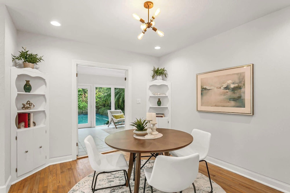 Pool House Oasis - Home for 6