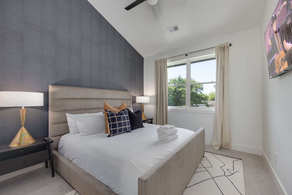 Elevate - Modern Luxury - Stunning City Views