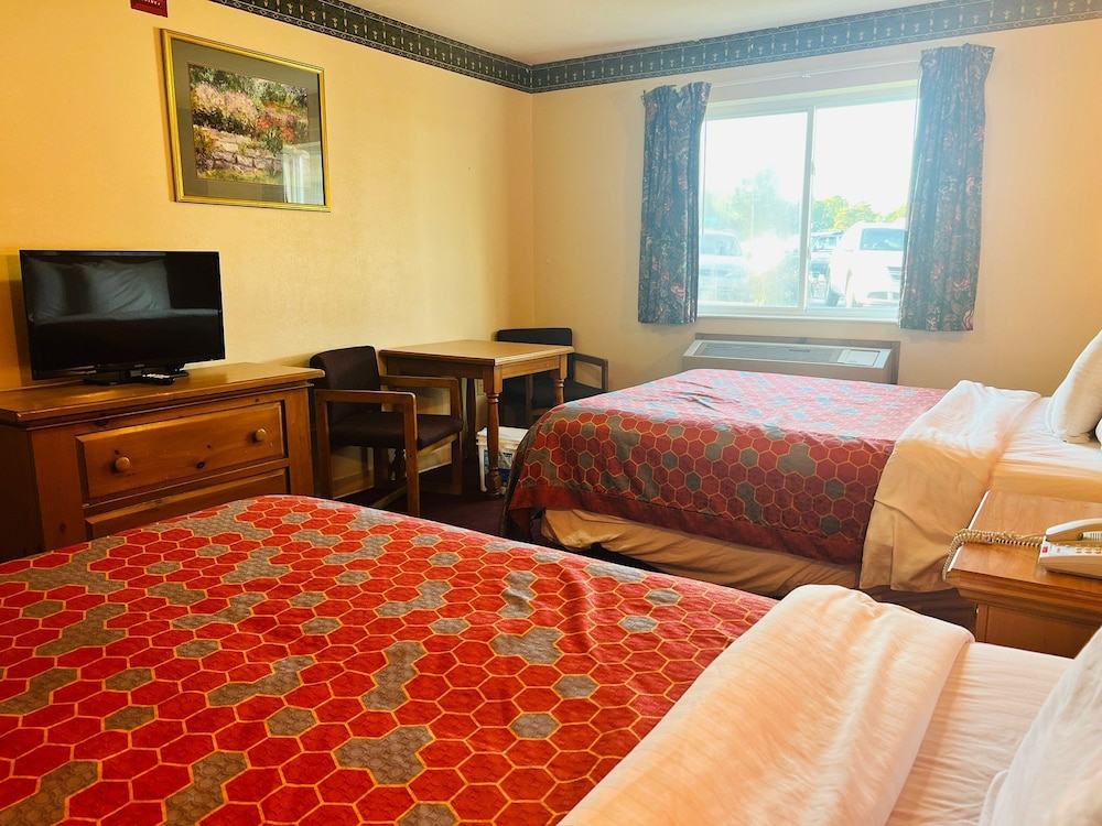 Villa Inn Motel Near Hwy 12 WI Capital O