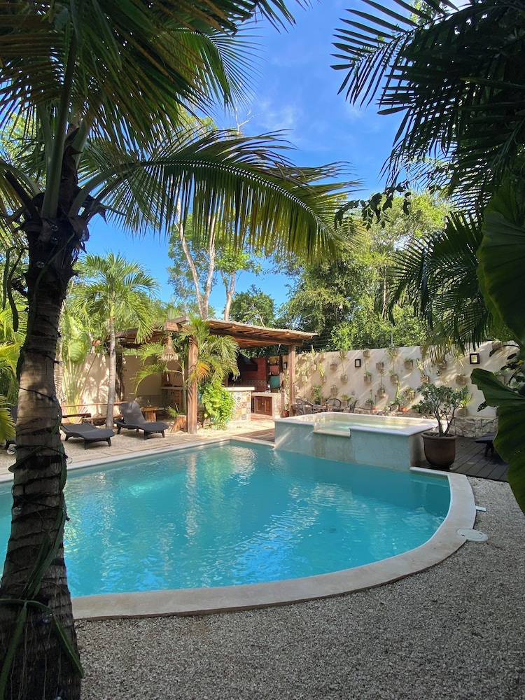 TRECE LUNAS TULUM
