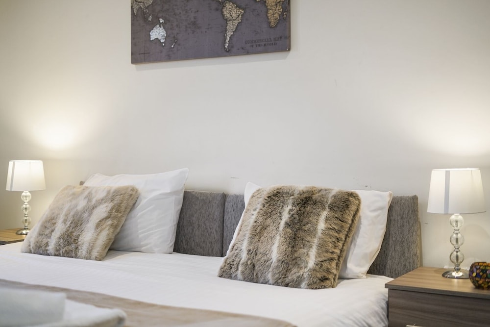 Heathrow Living Serviced Apartments by Ferndale