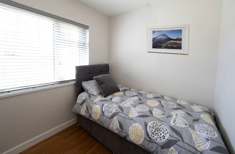 Charming 4-bed Cottage in Dungannon view 4