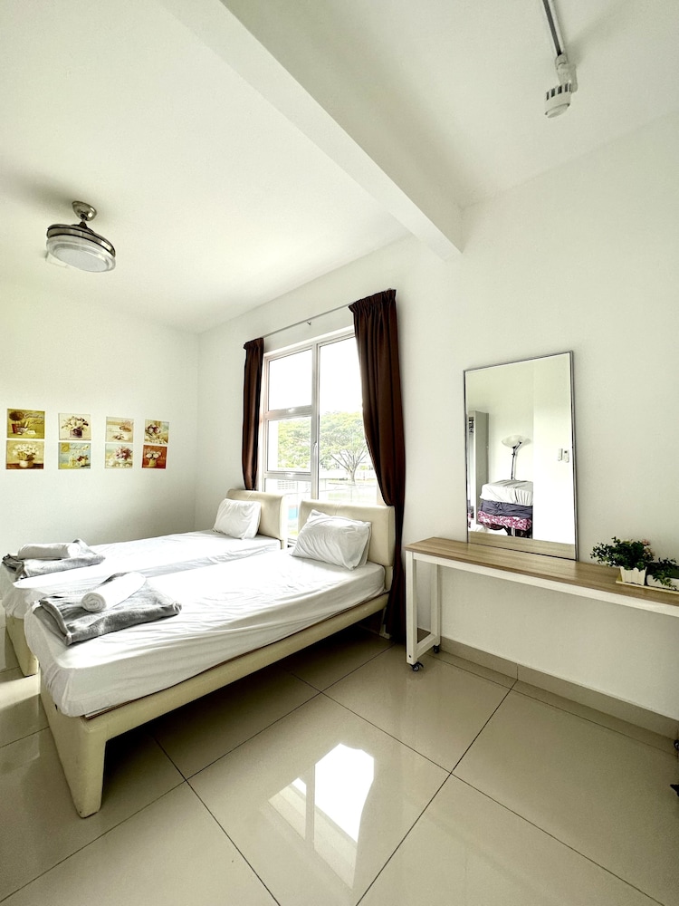 Lux Desaru Villa