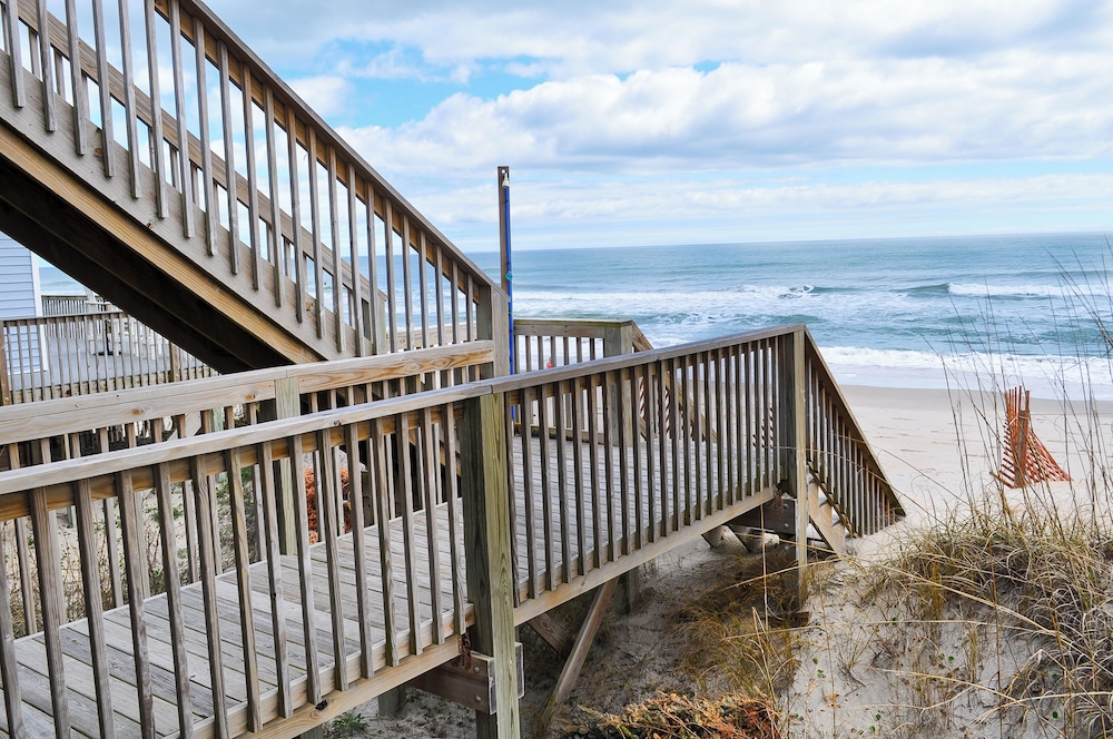 Sunflower Beach House by Topsail Realty