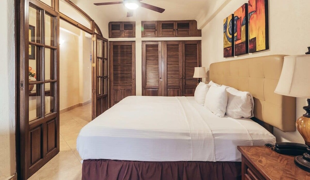 Ocean View 1Br Condo-balcony-beach-pool - 301