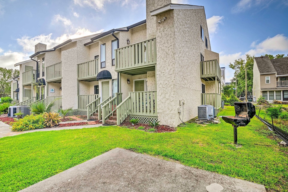 Myrtle Beach Condo: Balconies, Walk to Beach! view 3