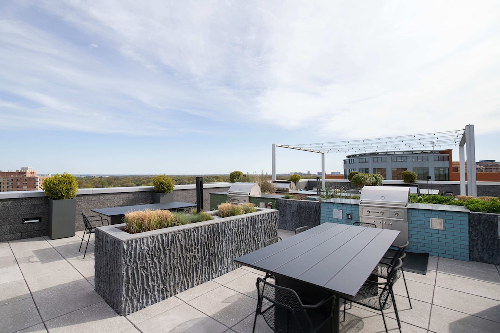 Bright Apartment with Great Amenities