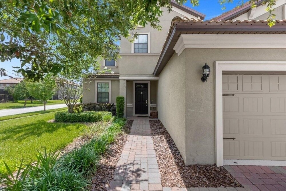 5 Bedrooms S / Champions Gate Home by RedAwning