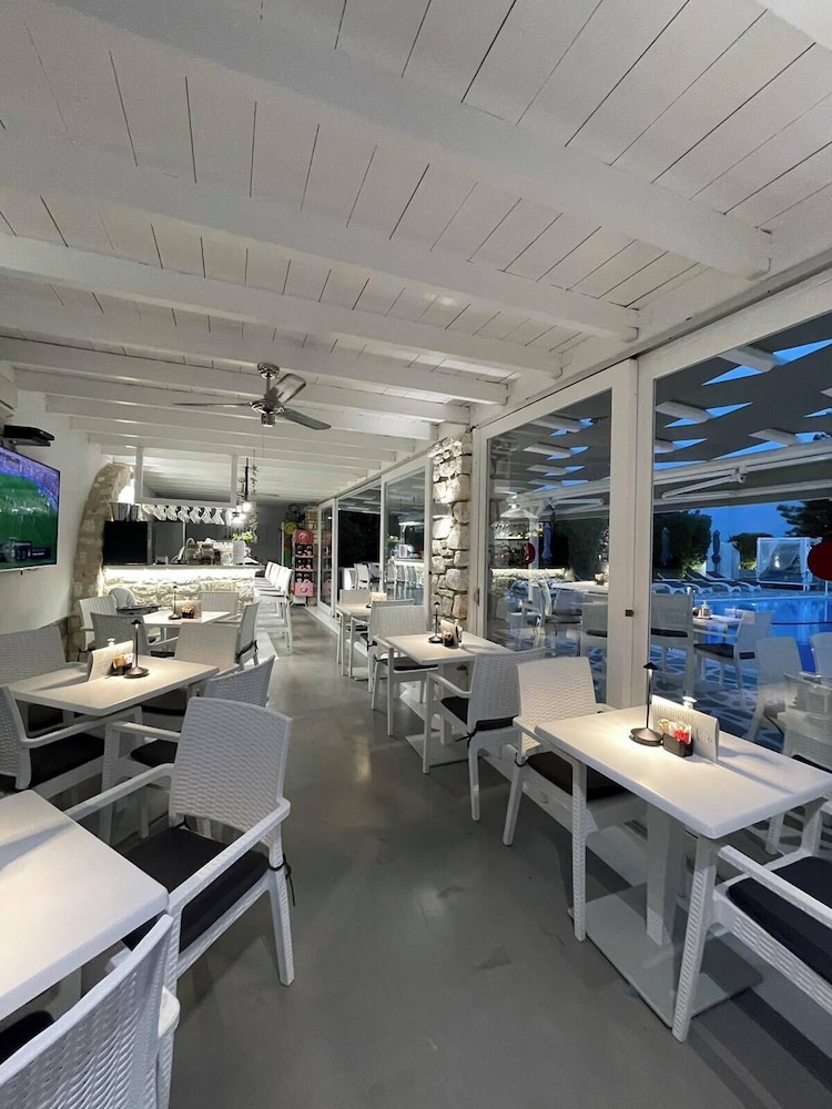 Zoumis Residence