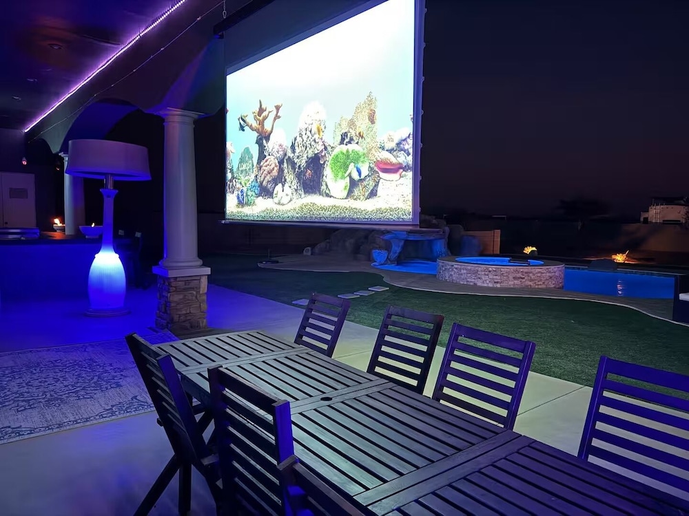 Luxury Home With Slide Pool/spa/movie Theatre 5 Bedroom Home