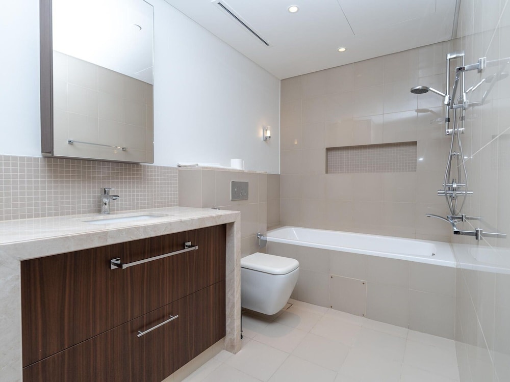 Luxurious & Stylish Apartments Across Dubai Mall - Burj Khalifa - City Views